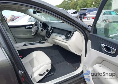 2018 Volvo Xc60 T5 Momentum from USA, damaged, VIN LYV102RK4JB082162